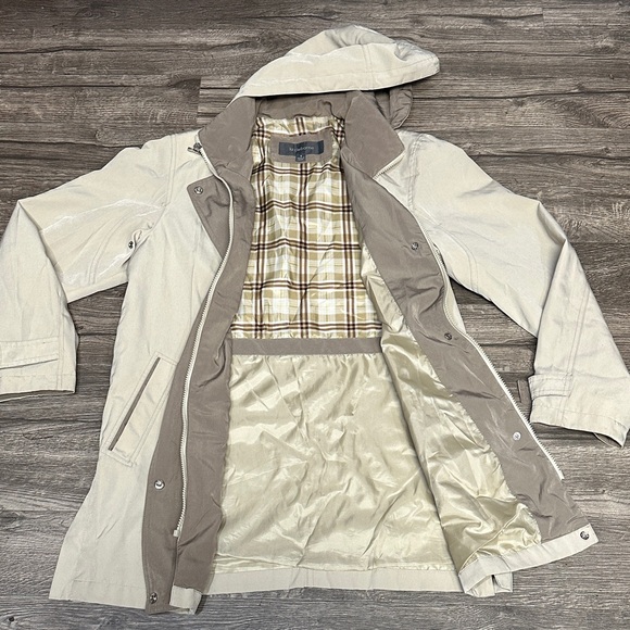 Liz Claiborne Men's Tan Hooded Raincoat - Picture 8 of 10